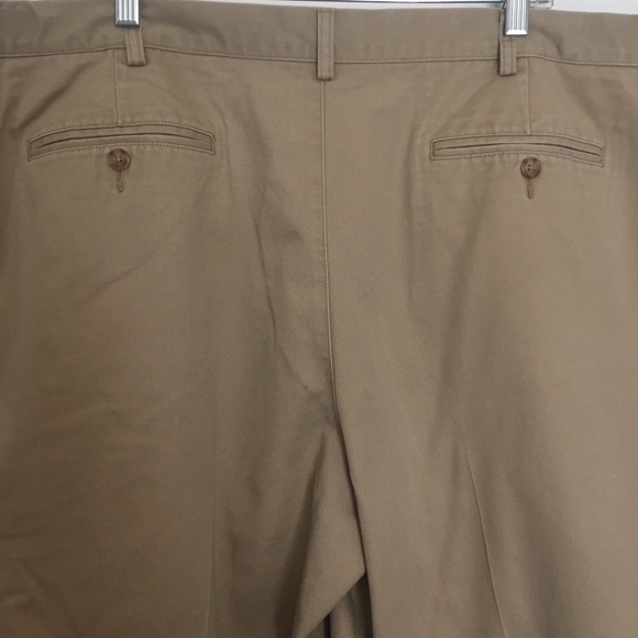 Men’s LL Bean Comfort waist shorts sz 46. Inseam 8”. Dark tan. - Picture 4 of 5